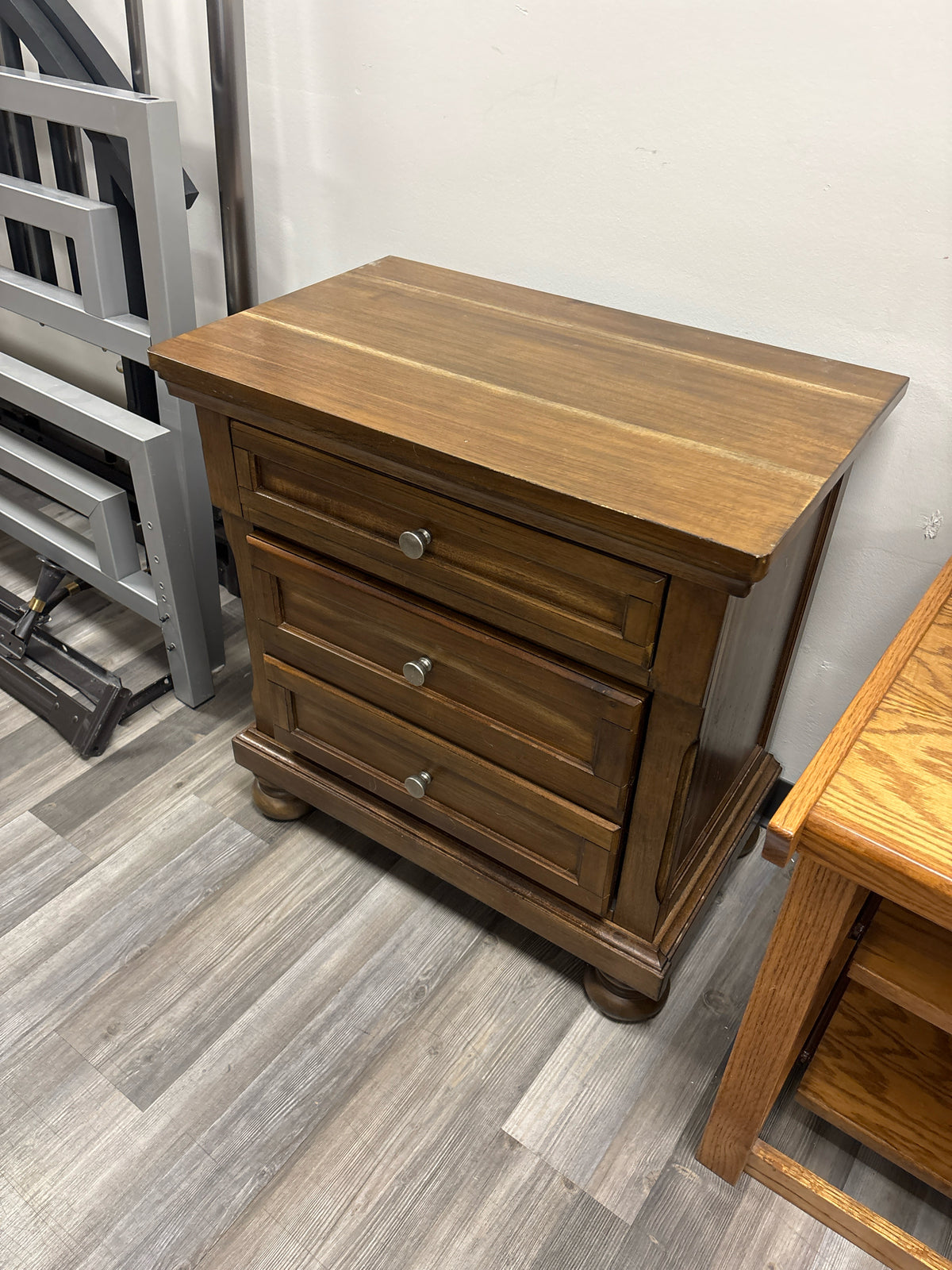 NIGHTSTANDS