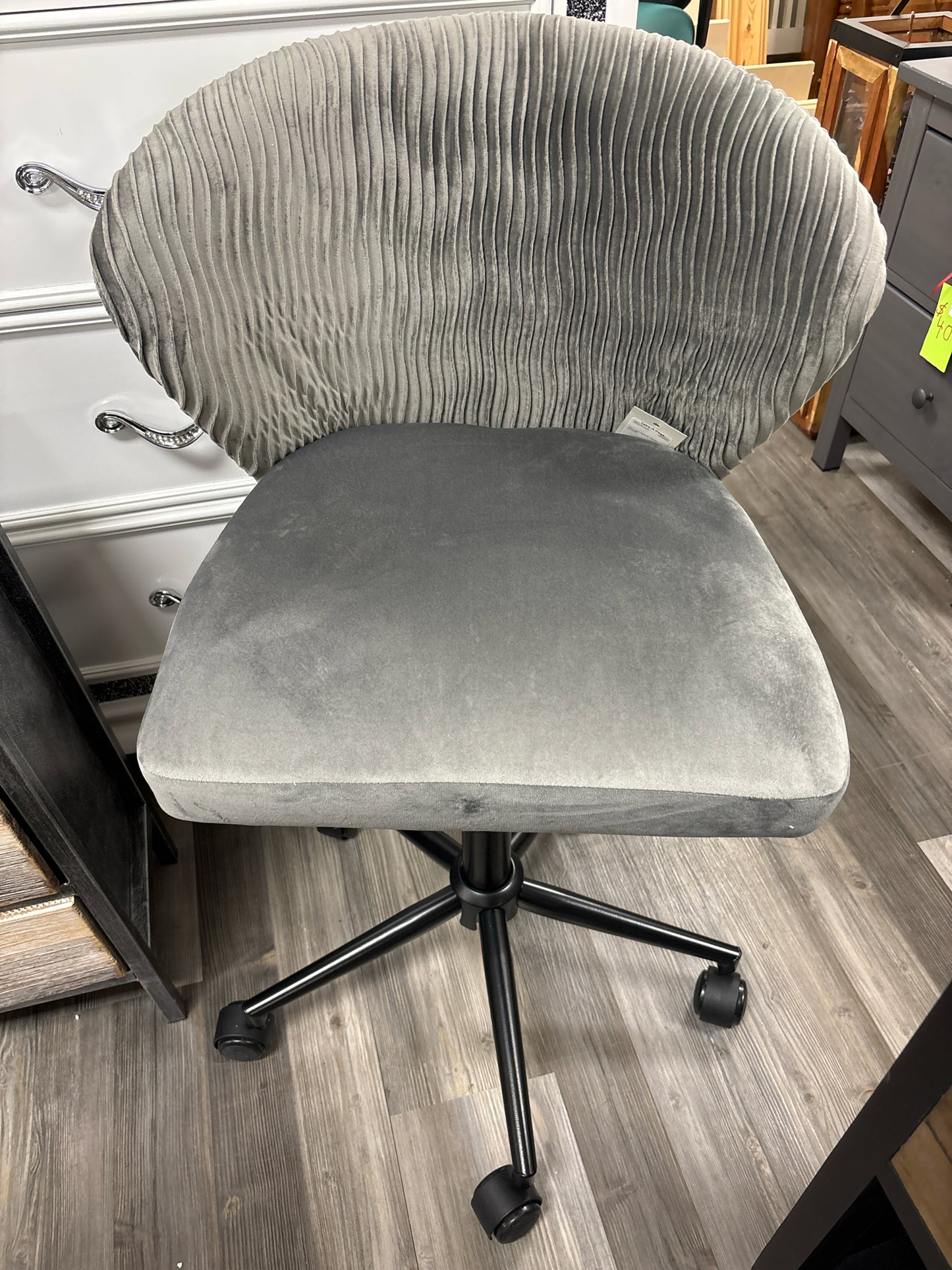 DESK/CHAIR
