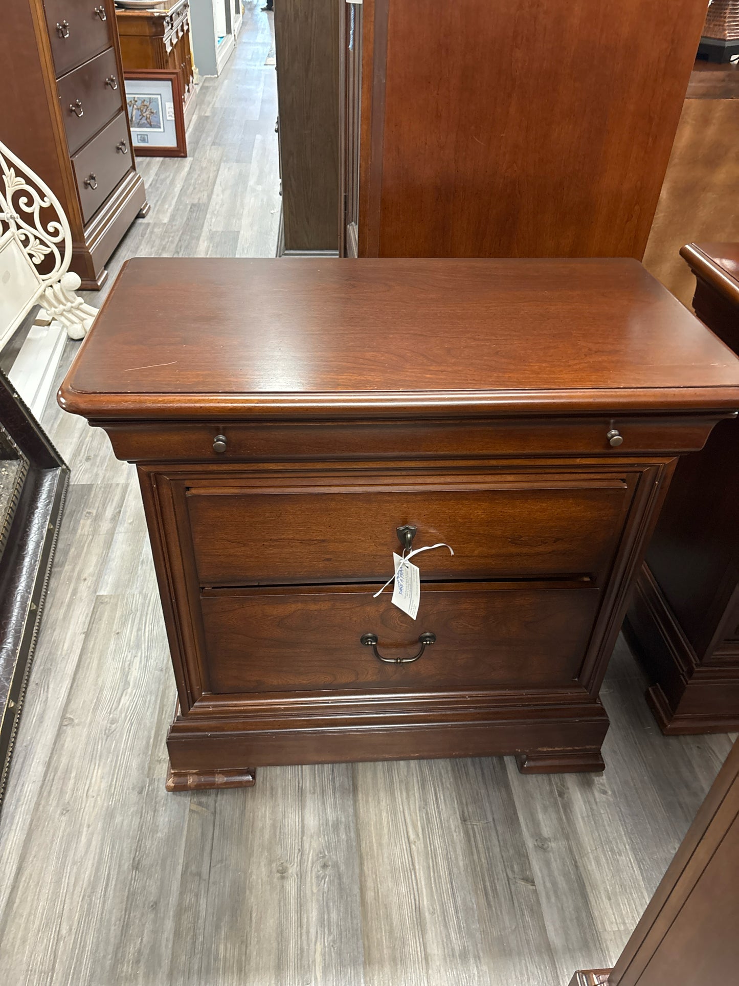 NIGHTSTANDS