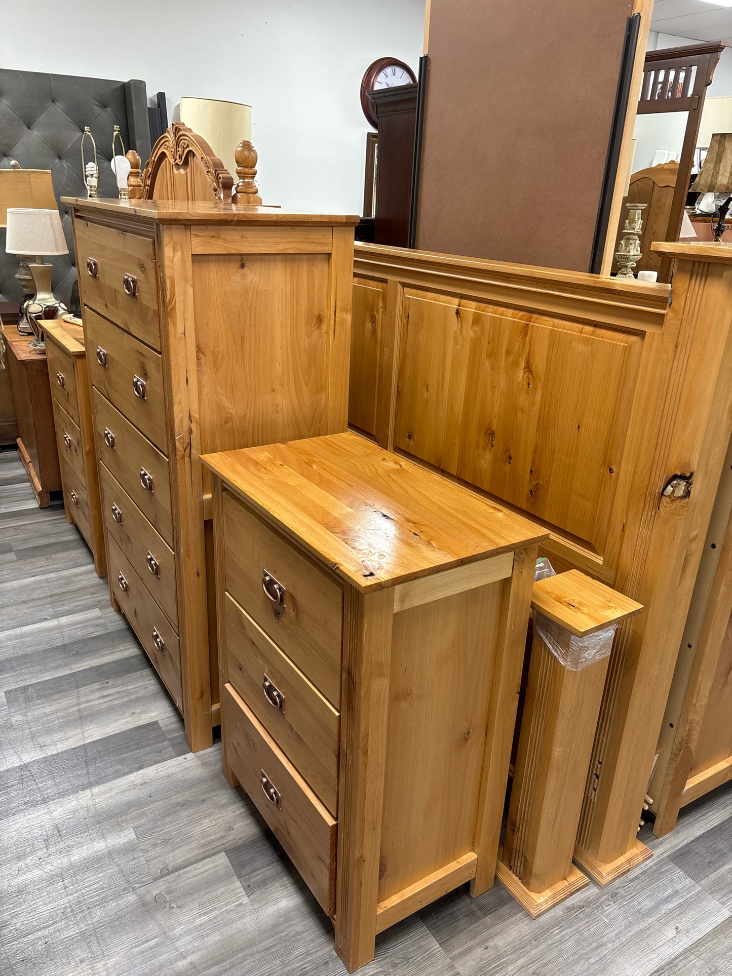 BEDROOM SET