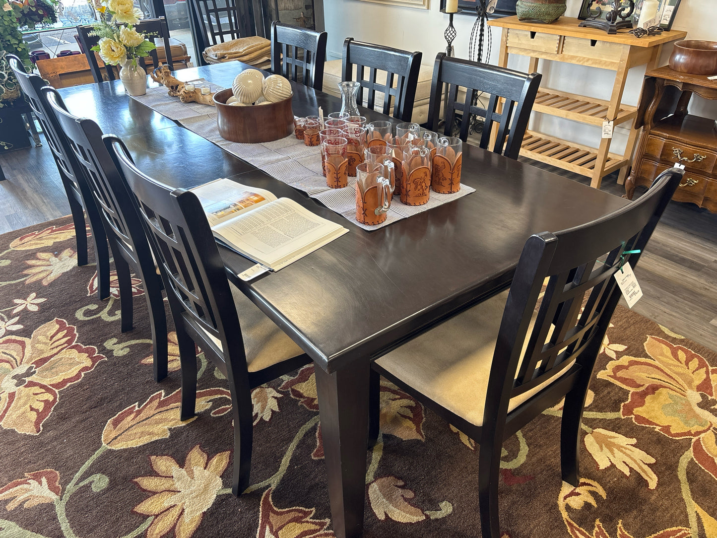TABLE/CHAIRS