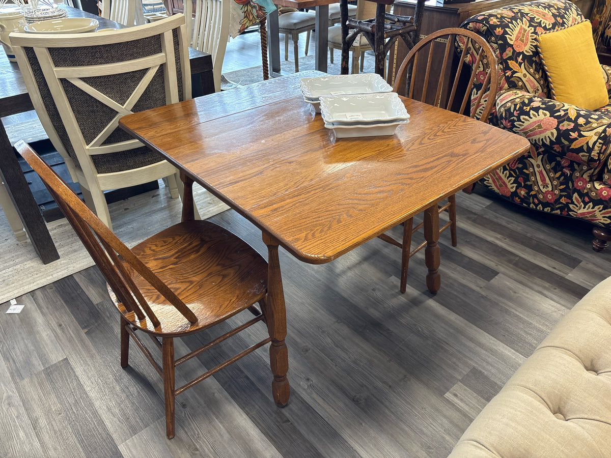 TABLE/CHAIRS