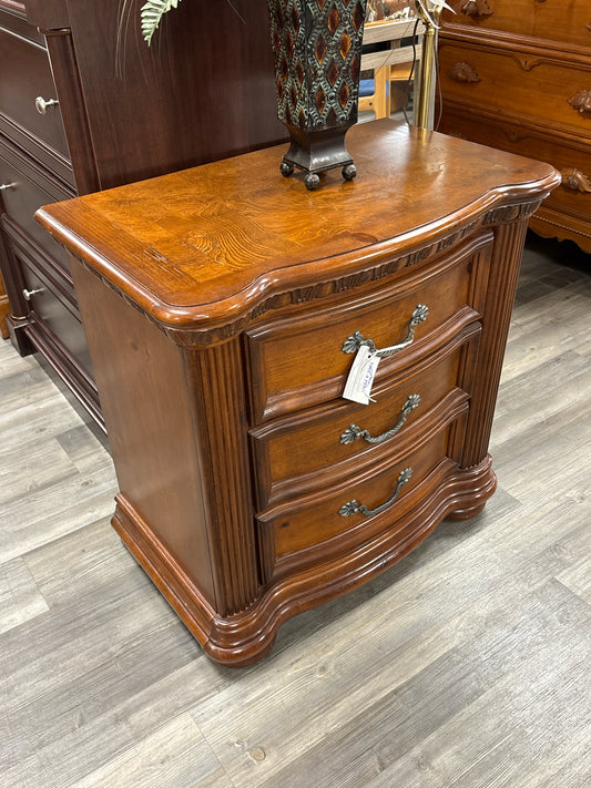 NIGHTSTANDS