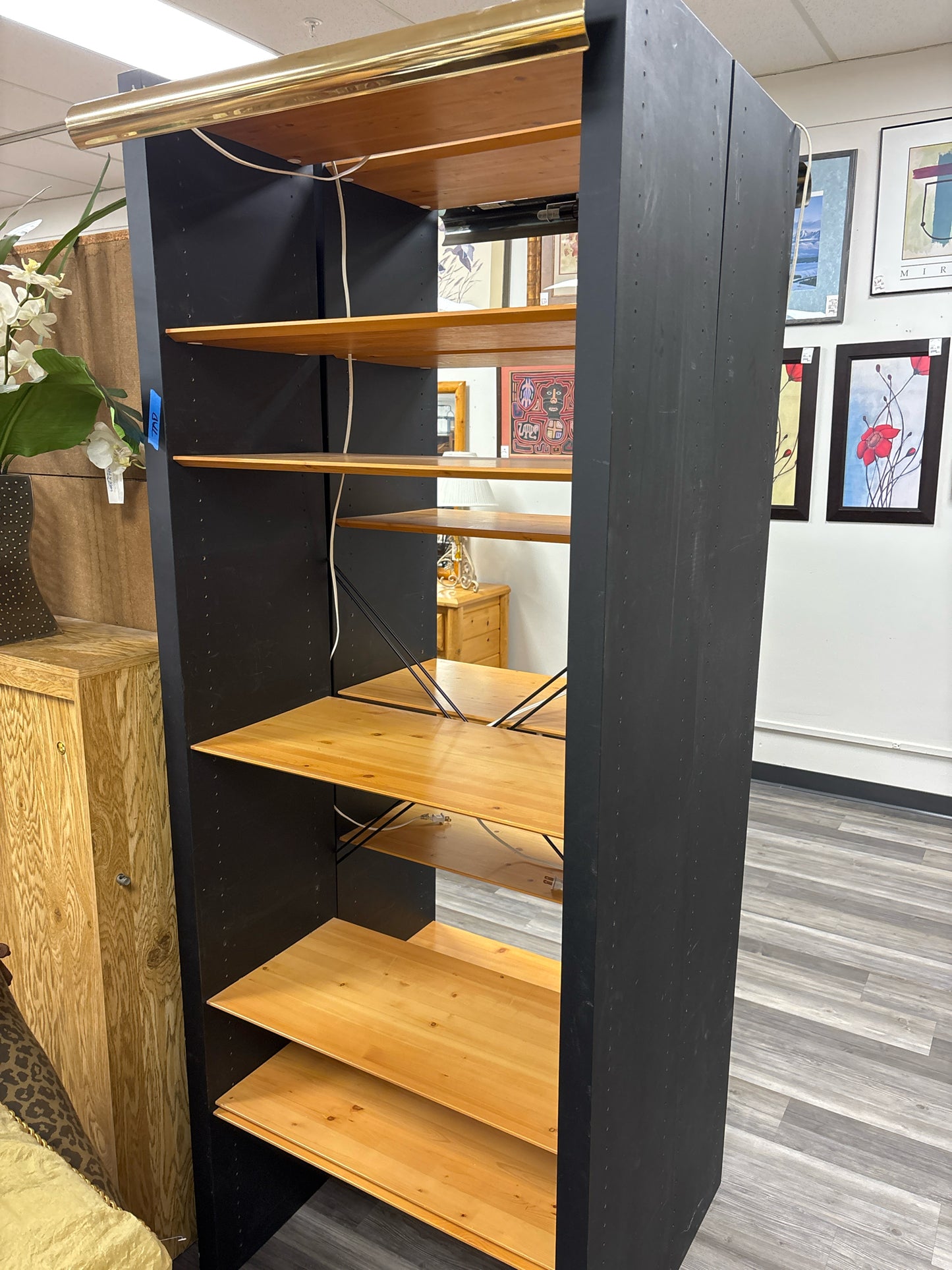 SHELVING UNIT