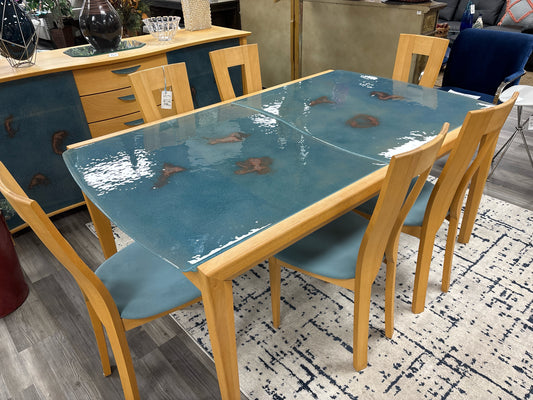 TABLE/CHAIRS