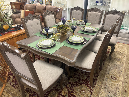 DINING TABLE/CHAIRS