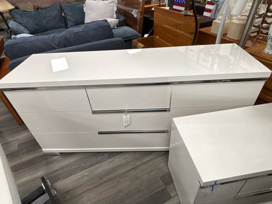 DRESSERS