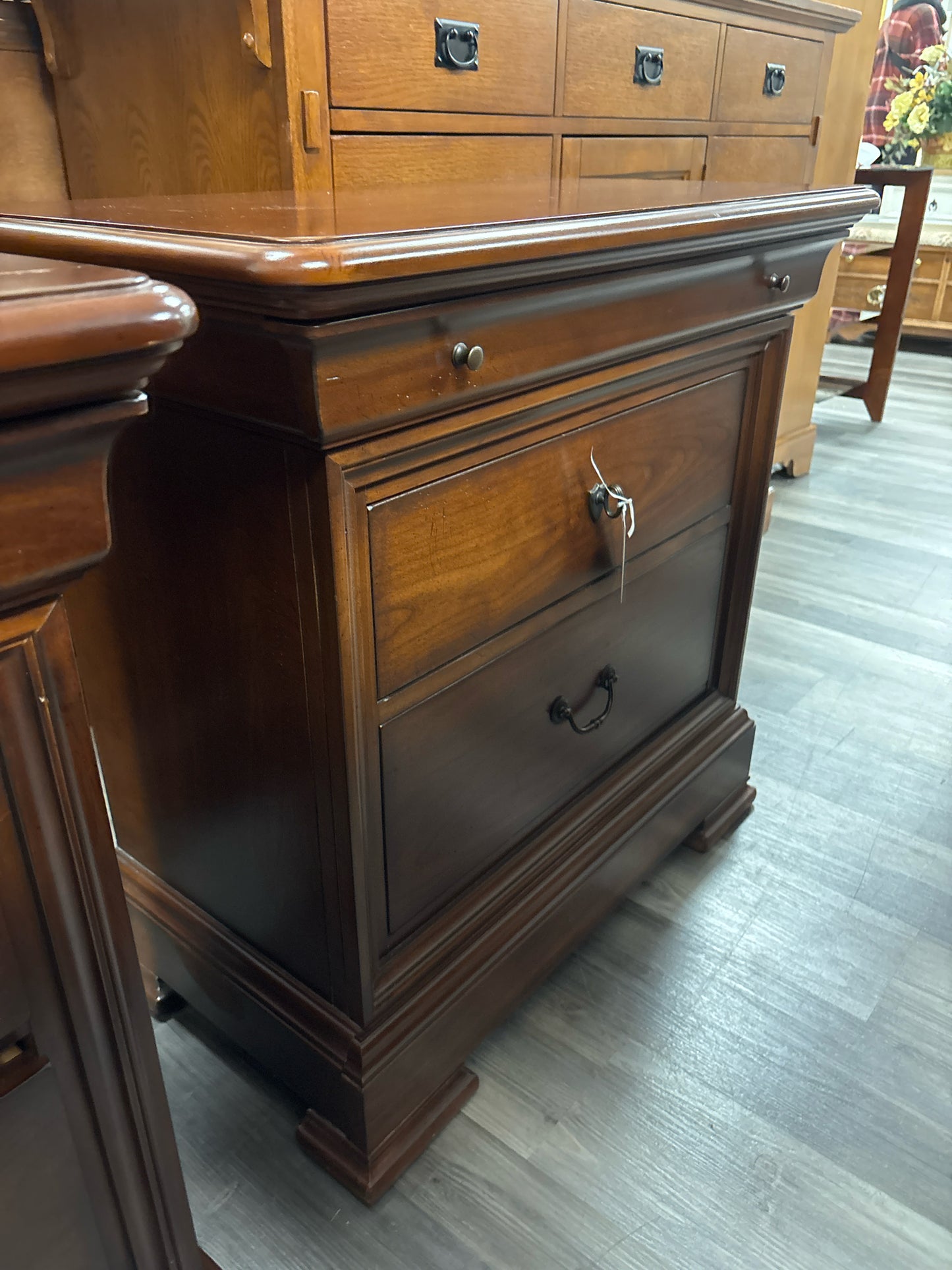 NIGHTSTANDS
