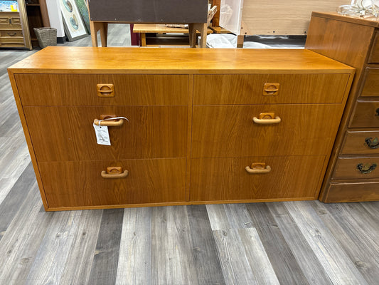 DRESSERS
