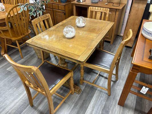 TABLE/CHAIRS
