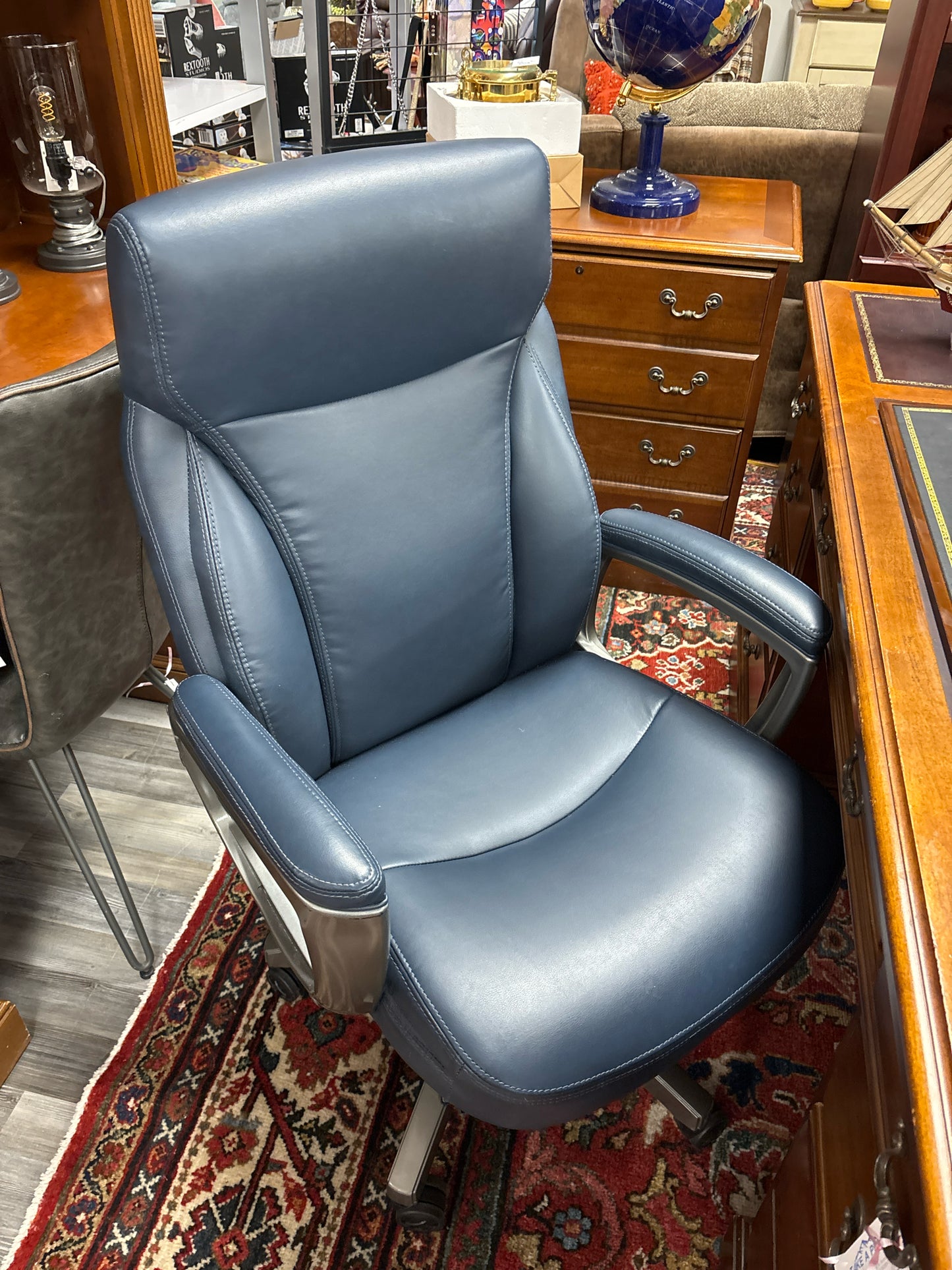 OFFICE CHAIR
