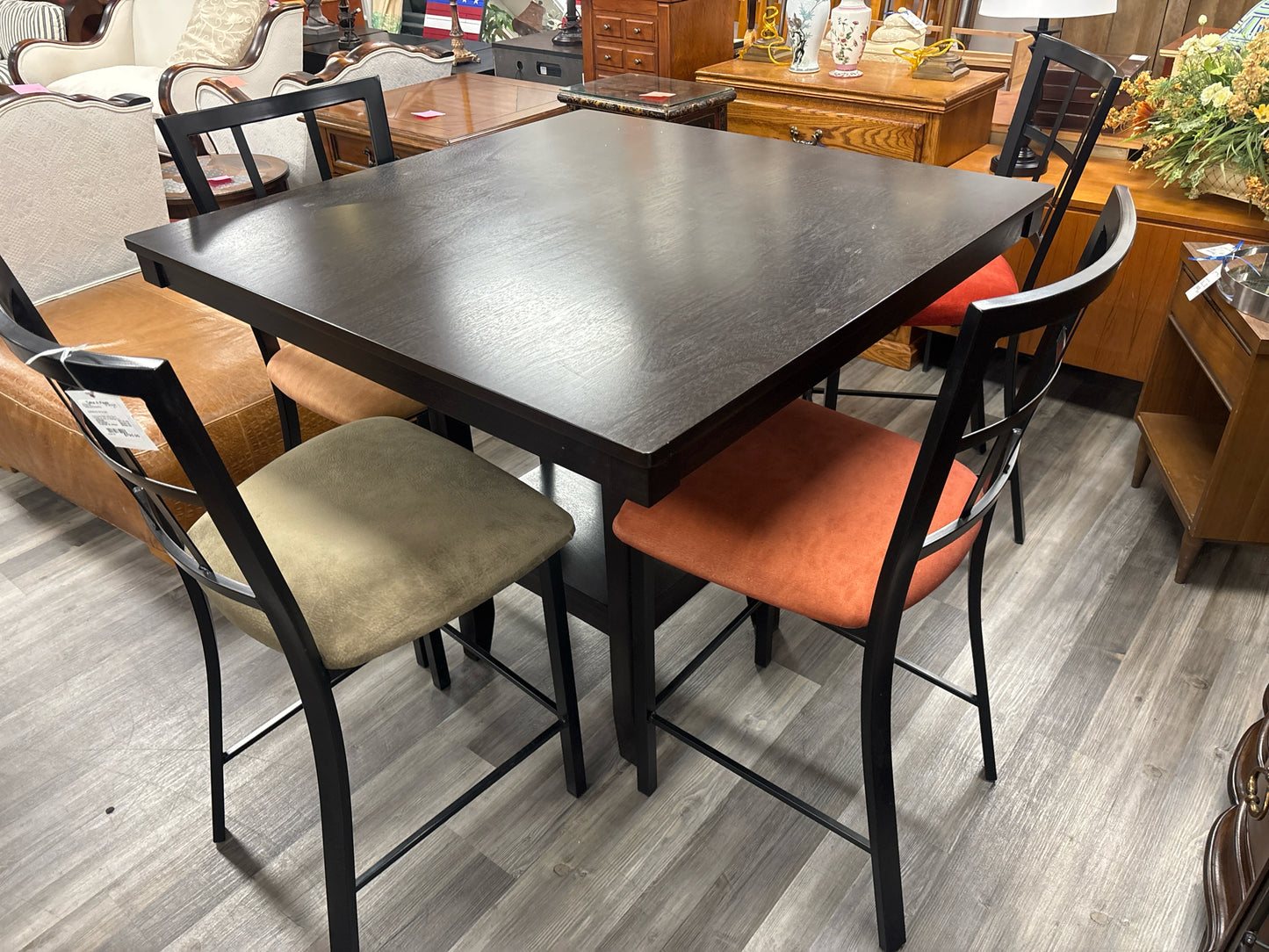 TABLE/CHAIRS