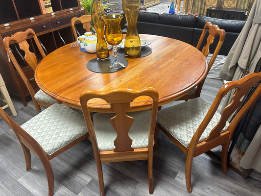 DINING TABLE/CHAIRS