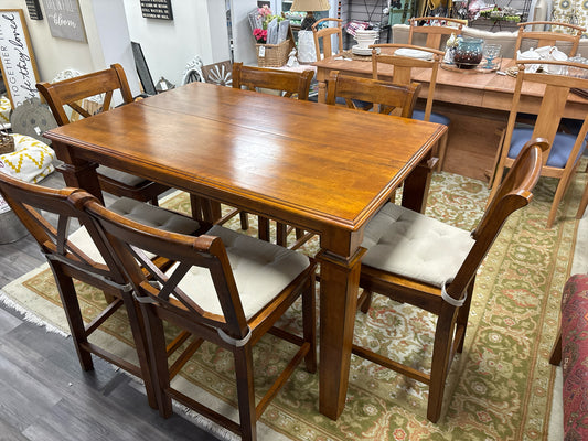 TABLE/CHAIRS