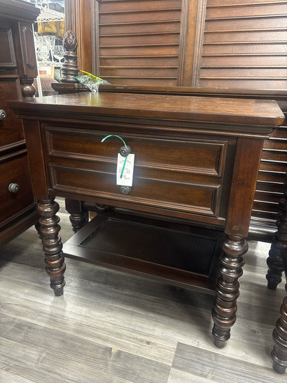NIGHTSTANDS