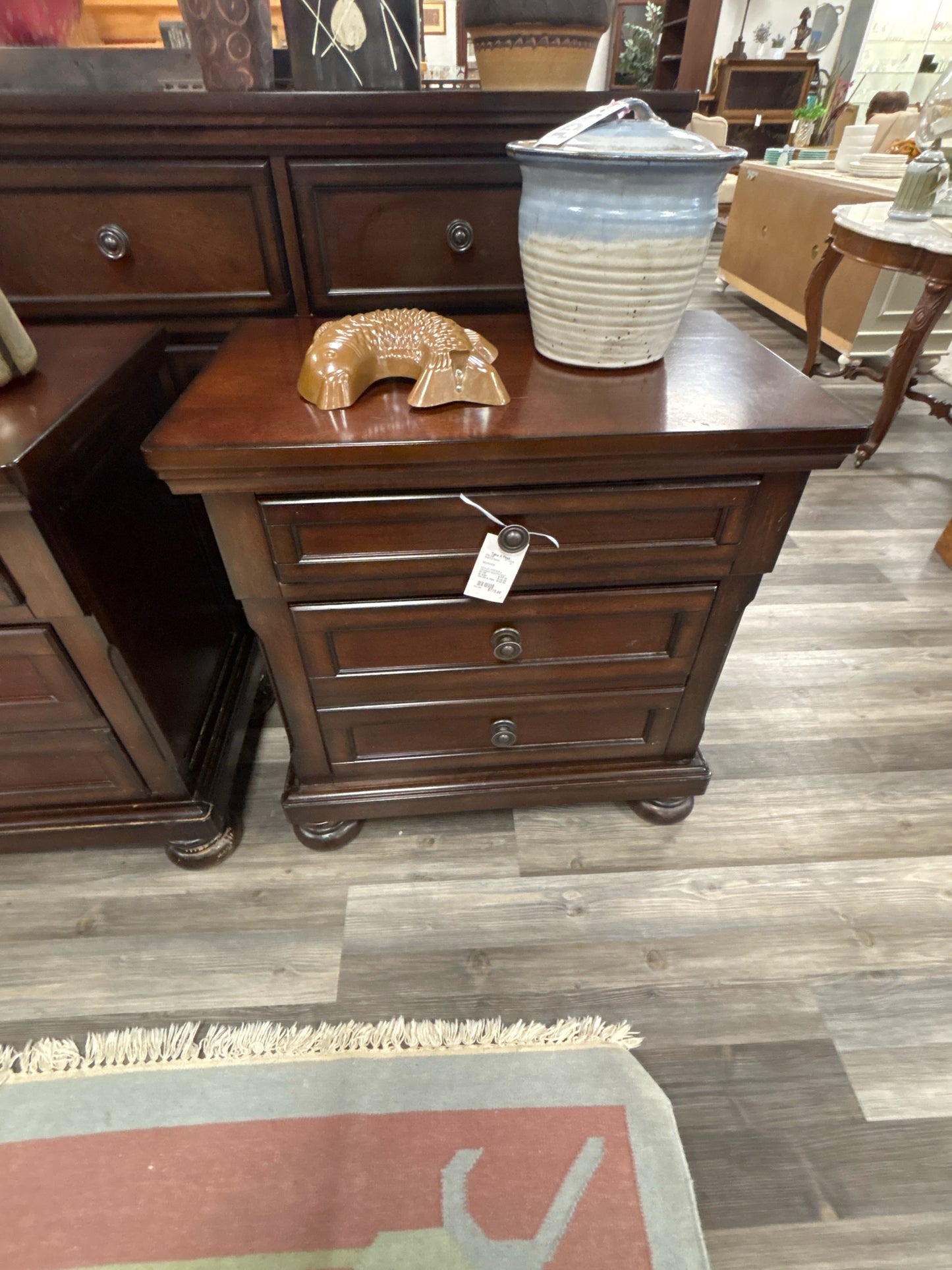 NIGHTSTANDS