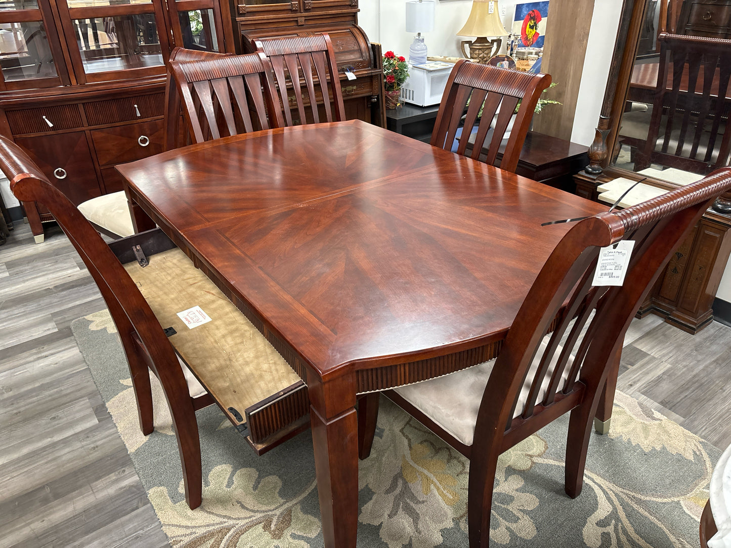 TABLE/CHAIRS