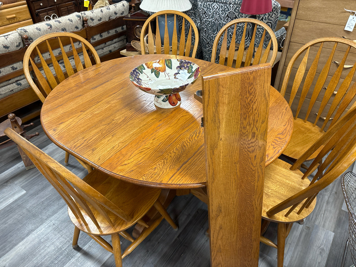 TABLE/CHAIRS