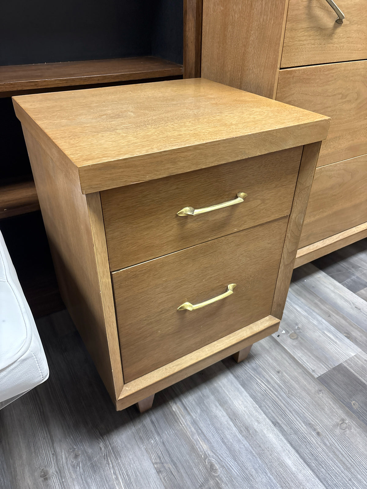 NIGHTSTANDS