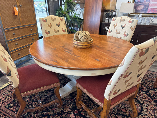 TABLE/CHAIRS
