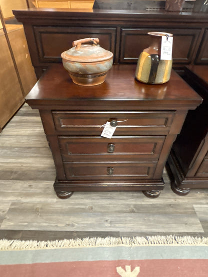 NIGHTSTANDS