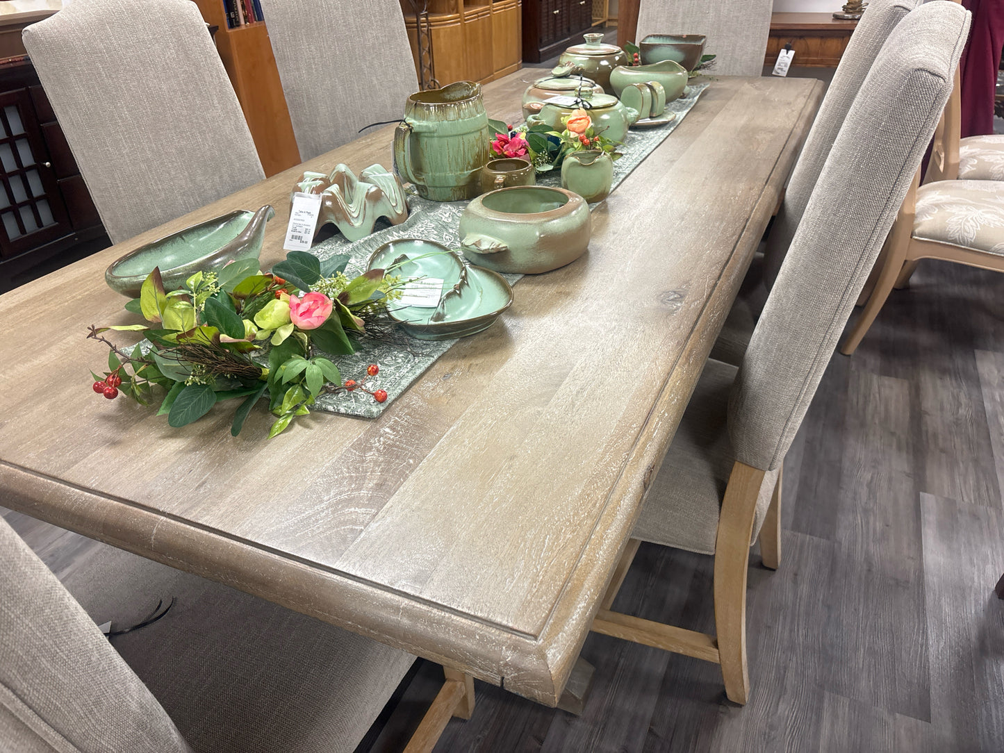 TABLE/CHAIRS
