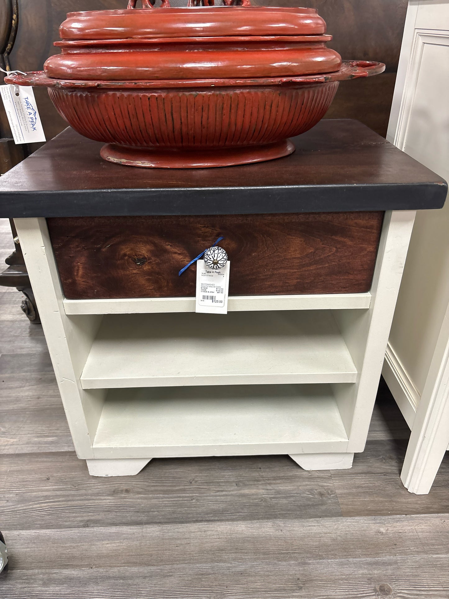 NIGHTSTANDS