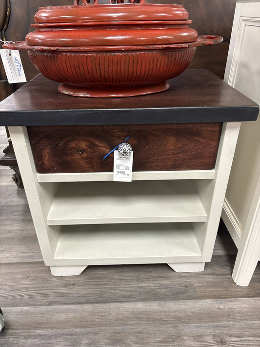 NIGHTSTANDS