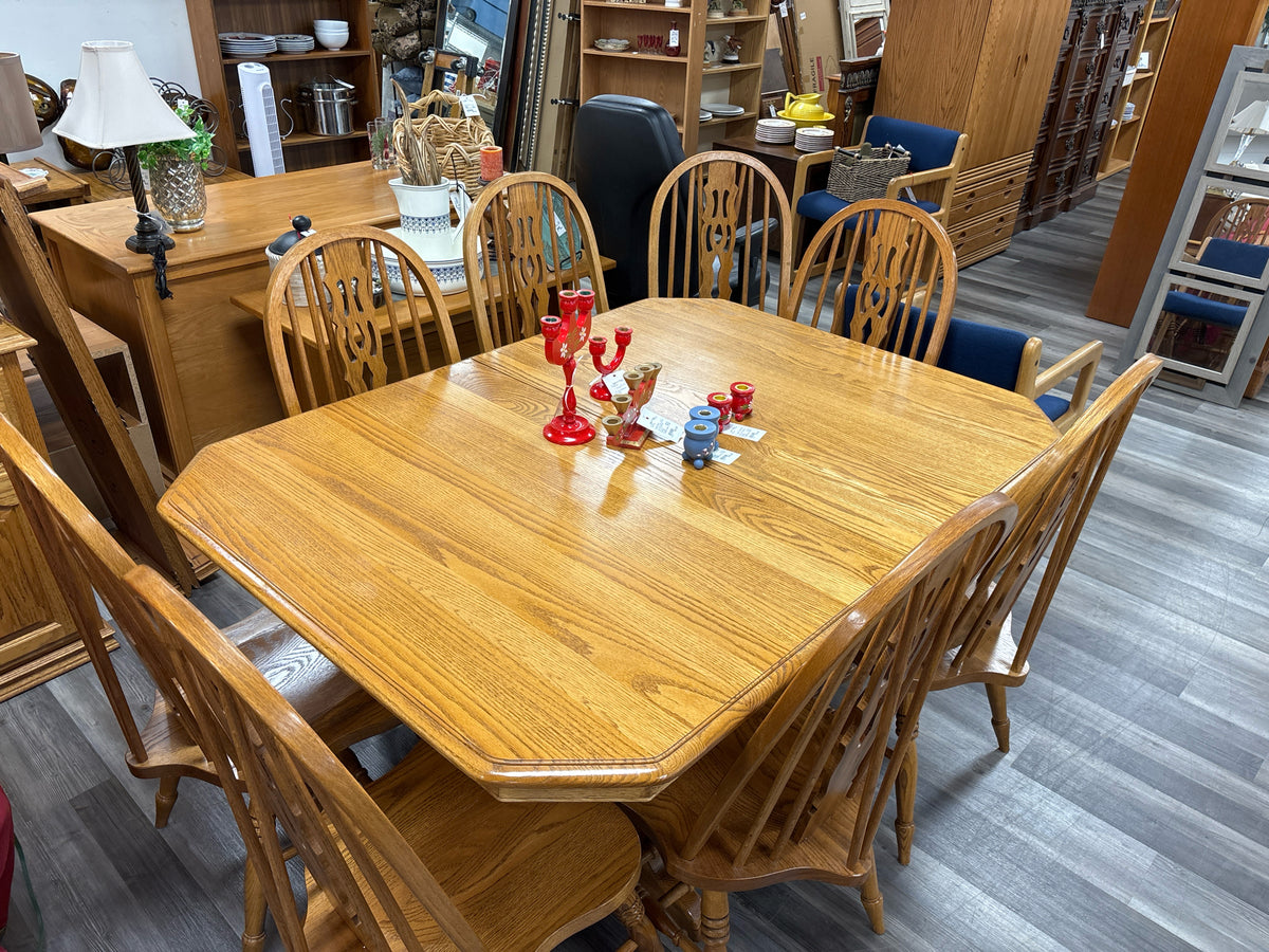 TABLE/CHAIRS