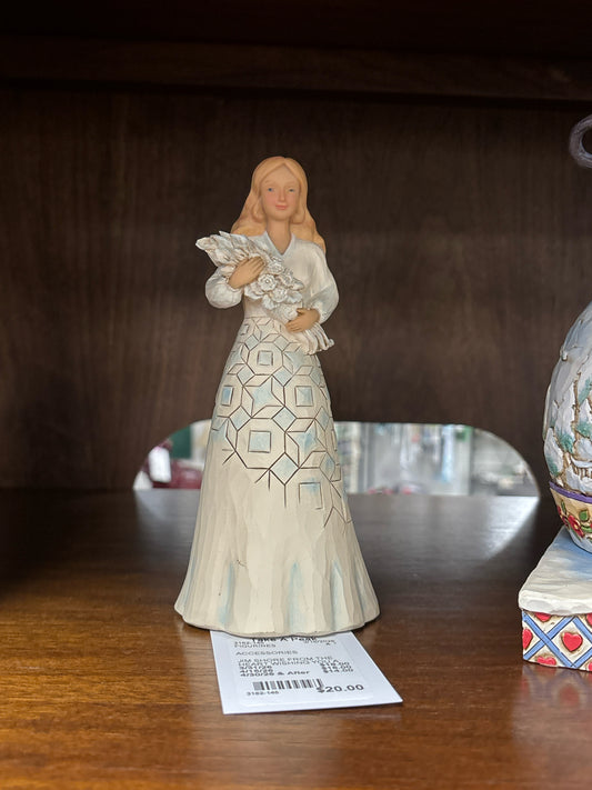 FIGURINES