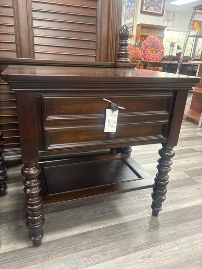 NIGHTSTANDS