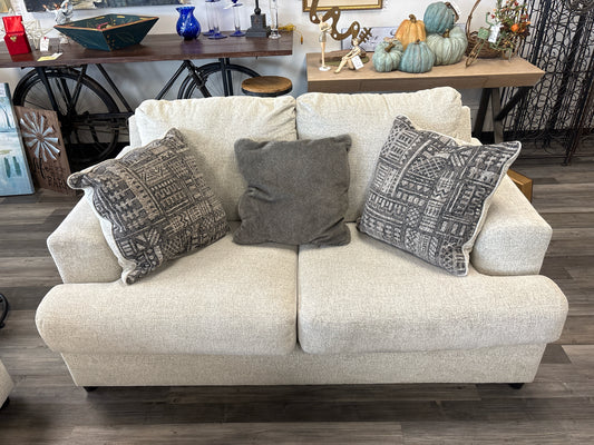 LOVESEAT