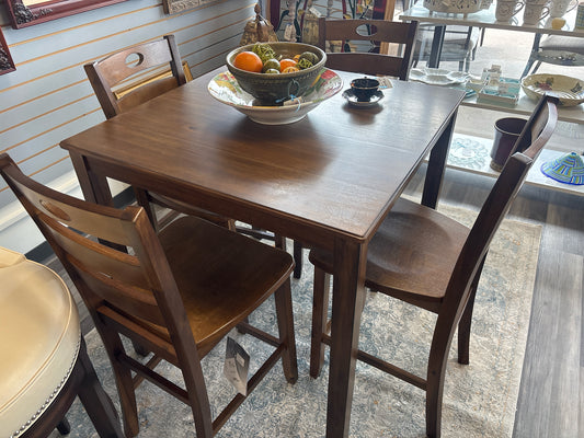 DINING TABLE/CHAIRS