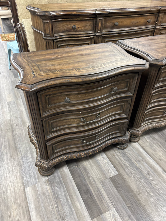 NIGHTSTANDS