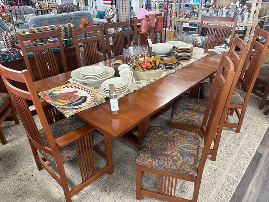DINING TABLE/CHAIRS