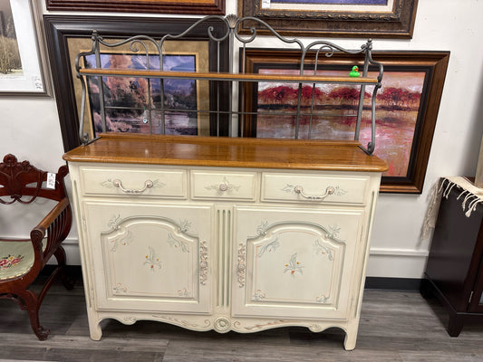 SIDEBOARD