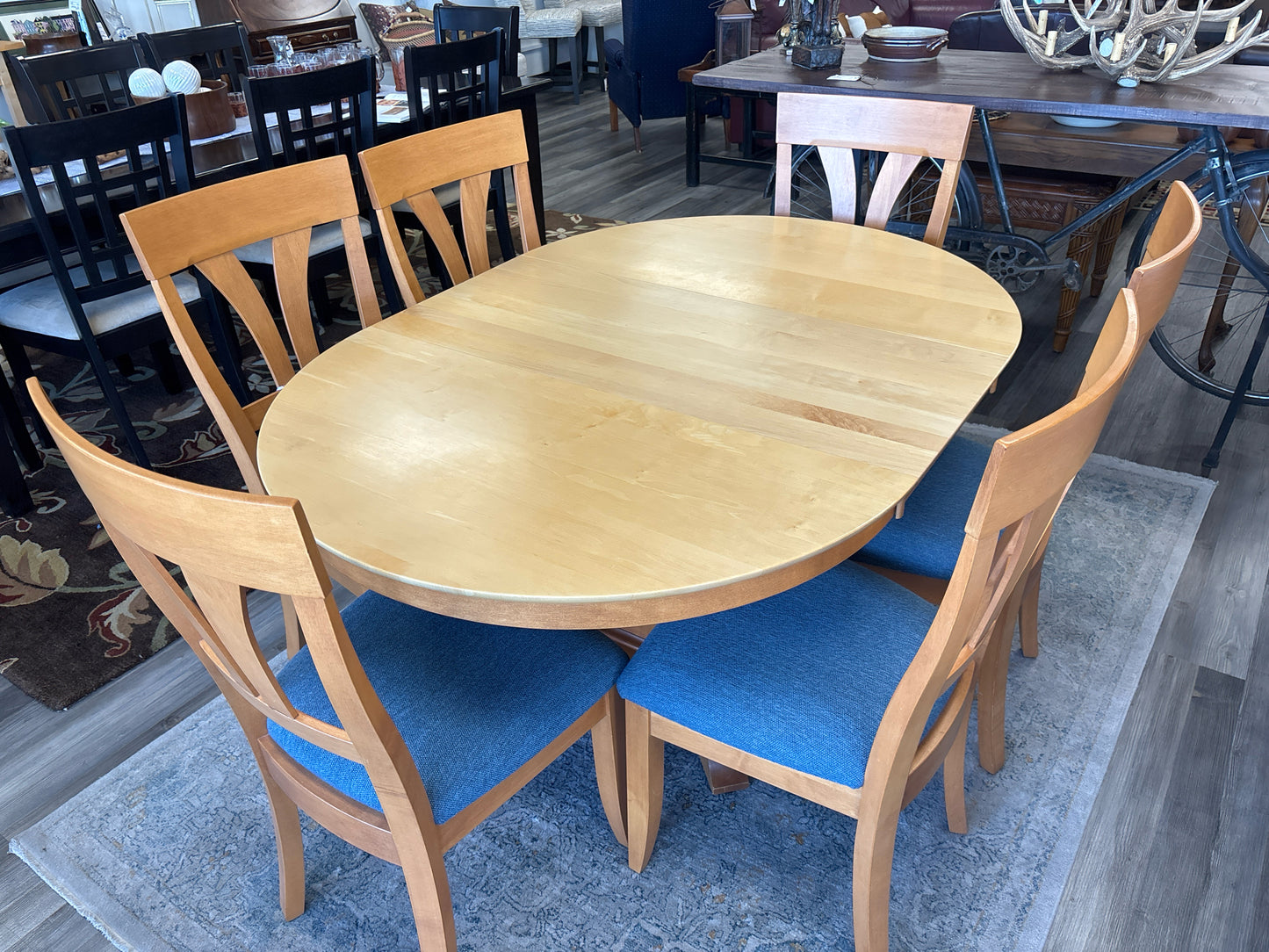 DINING TABLE/CHAIRS