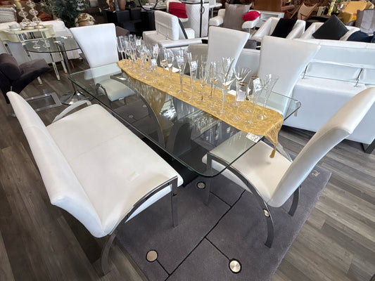 TABLE/CHAIRS