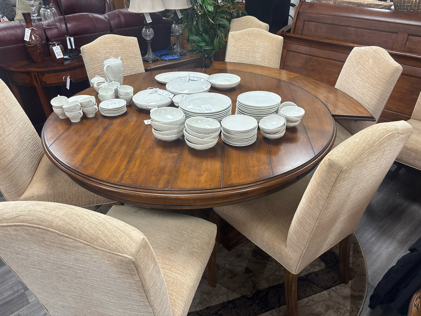 TABLE/CHAIRS